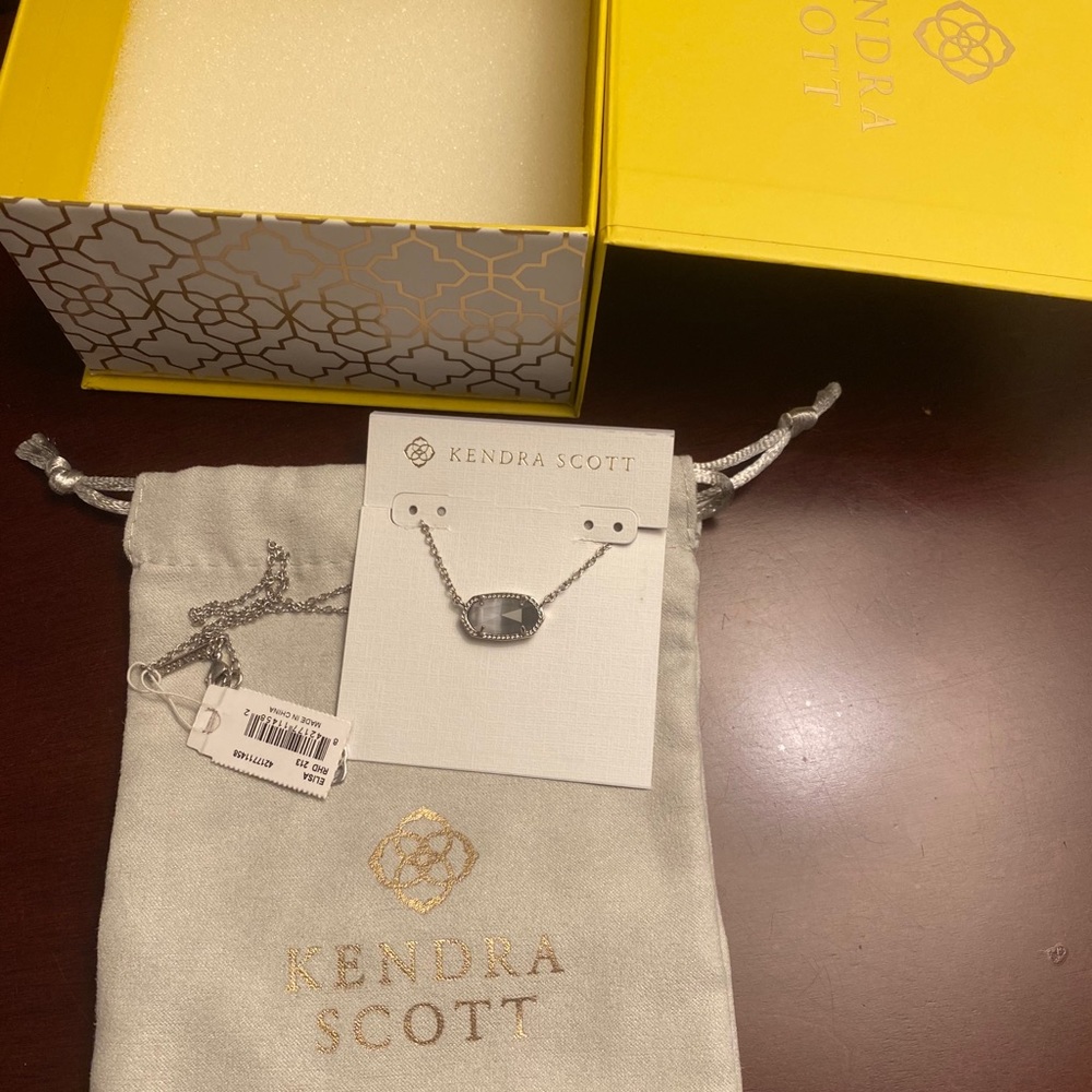 Kendra Scott necklace